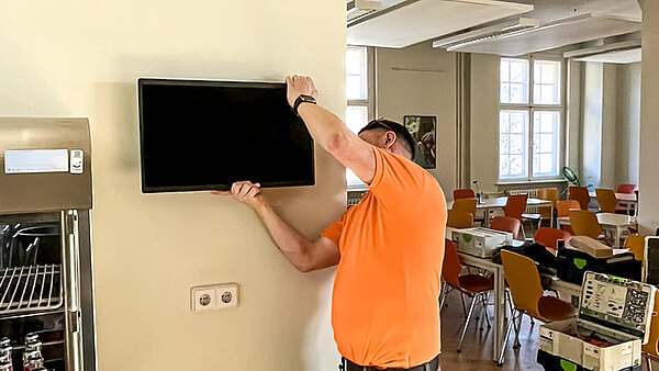 Befestigung Monitorhalterung an Trockenbauwand