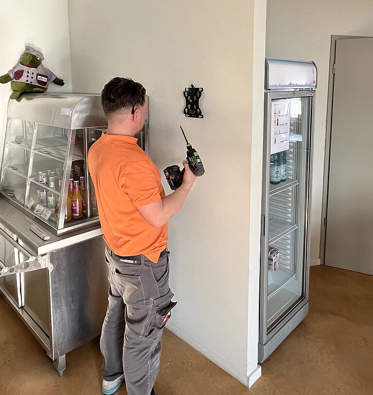 Anbringung Monitorhalterung an Wand